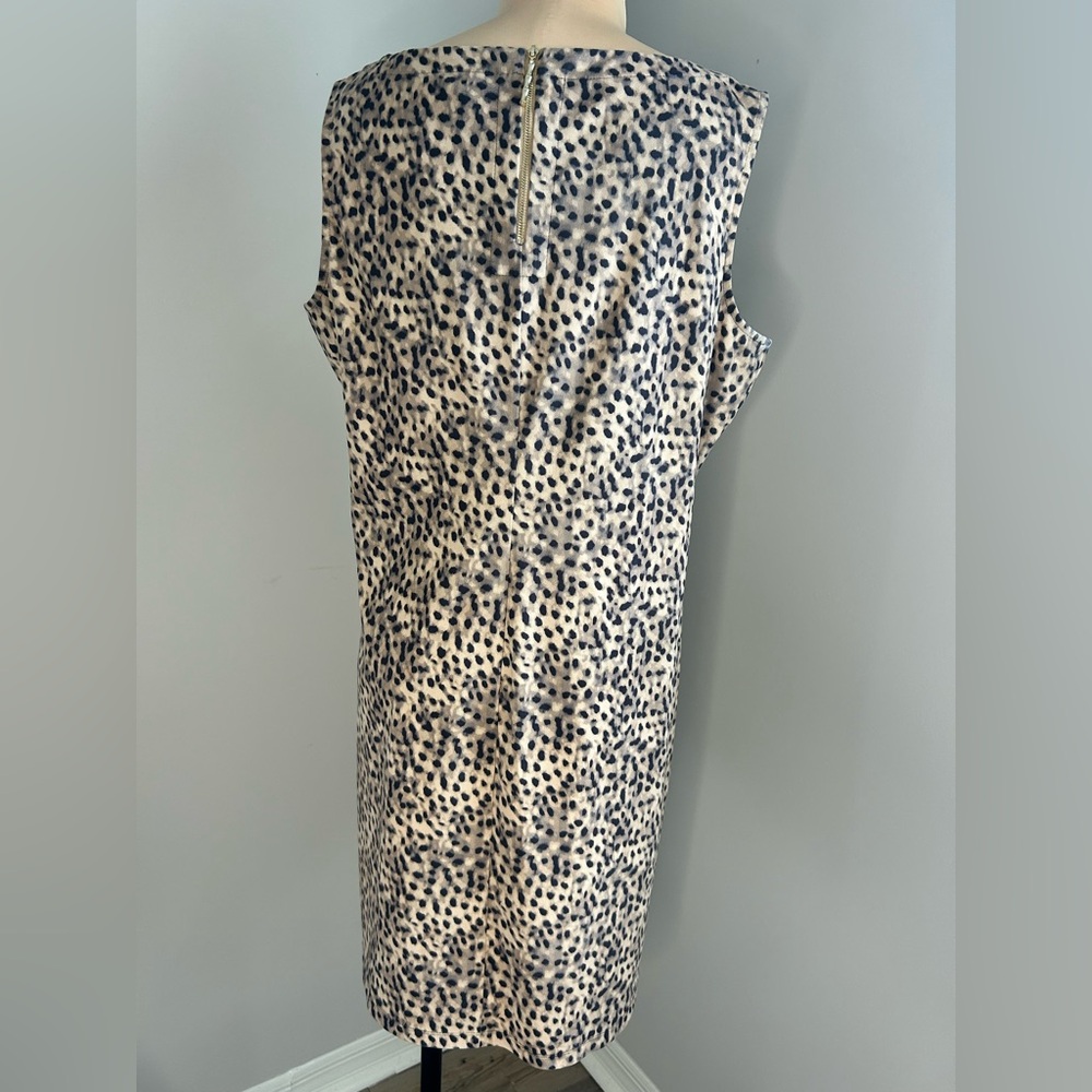 Tommy Bahama super soft and elegant Leopard Animal Print dress - Picture 2 of 9
